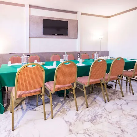 Отель Western Modena District 4*