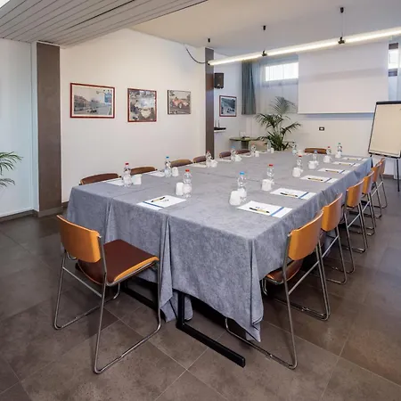Western Modena District Отель 4*
