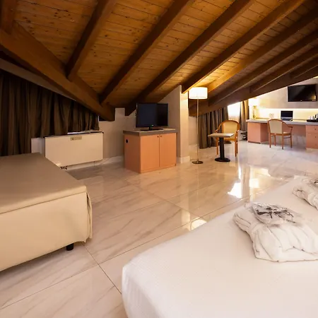 Western Modena District 4*