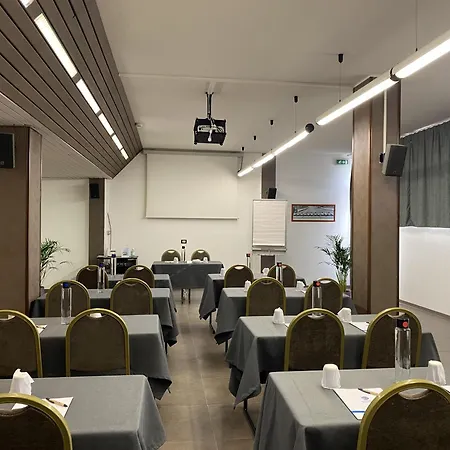 Otel Western Modena District