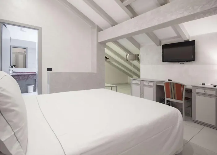 Western Modena District 4* קמפוגליאנו