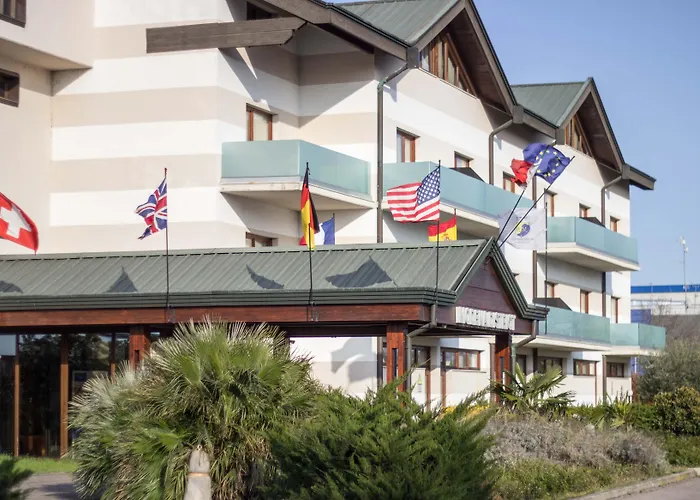 Western Modena District מלון 4*