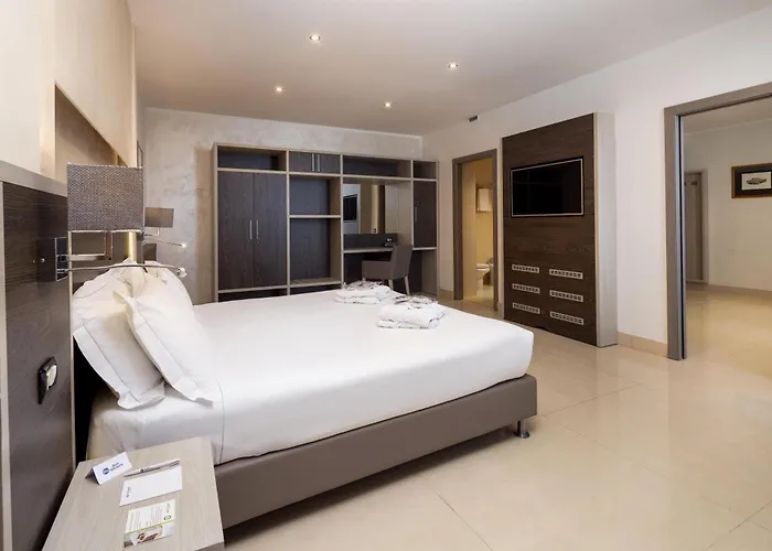 Western Modena District 4*