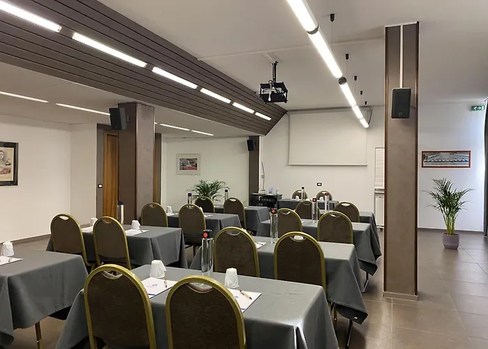 Western Modena District 4* קמפוגליאנו